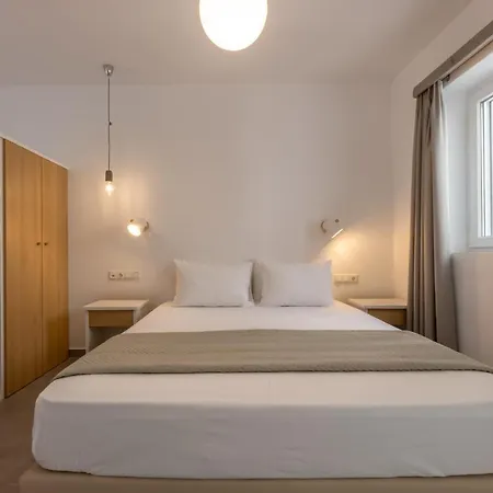 Olia Garden In Naxos Town *