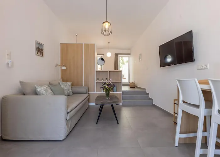 Apartment Olia Garden In Naxos Town